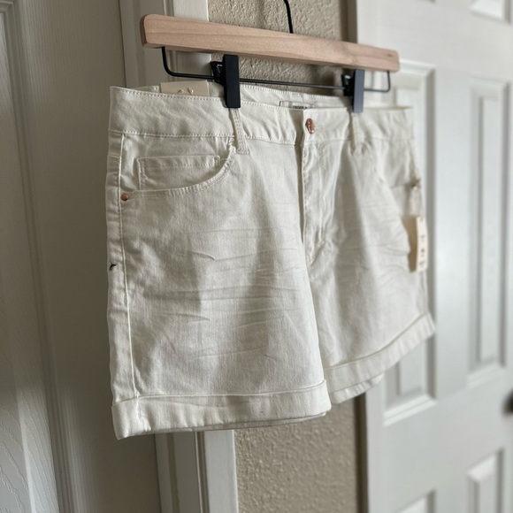 Forever 21 Pants - Forever 21 High Rise Ivory Shorts Size: 30